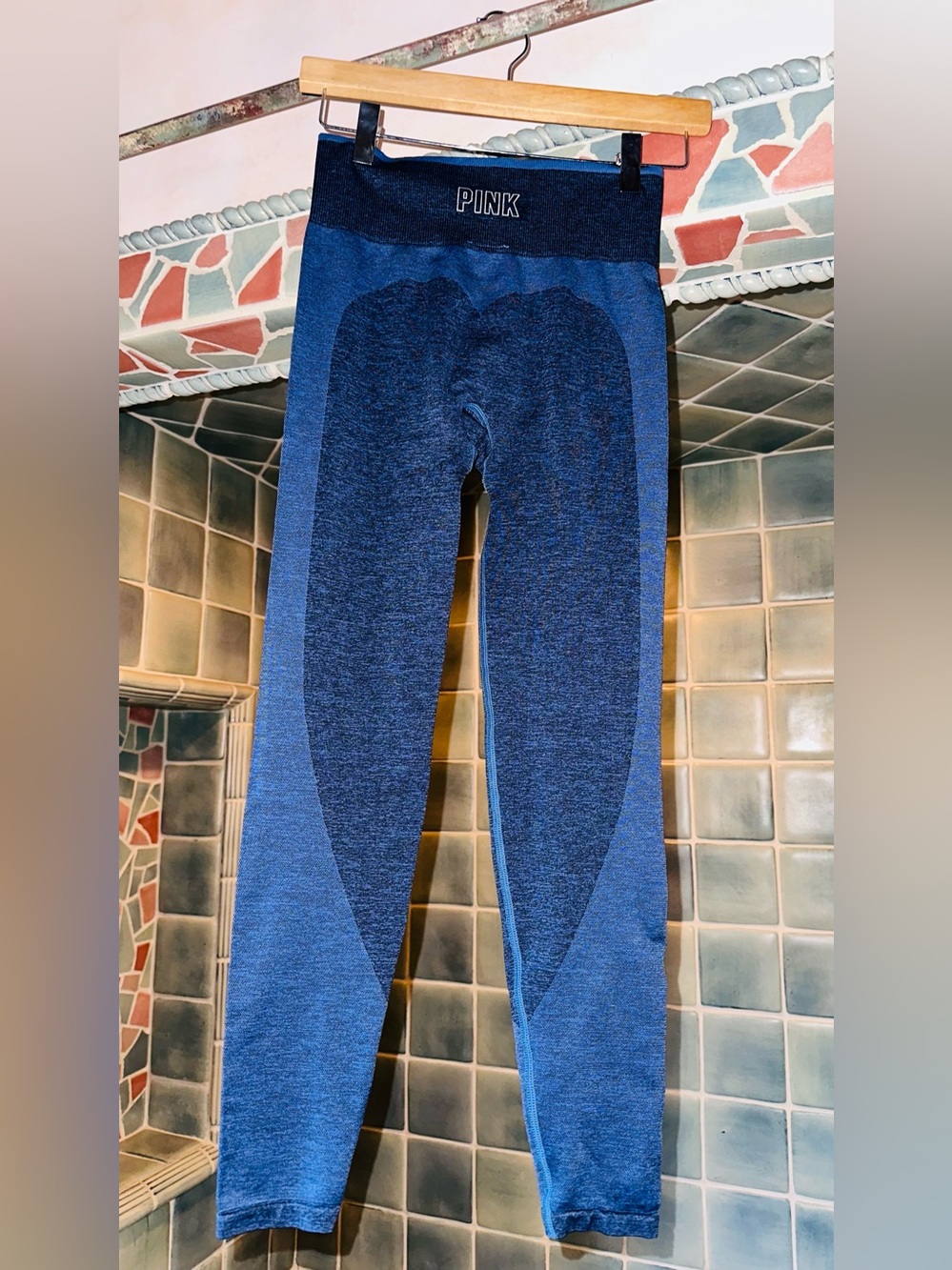 PINK Victoria's Secret Navy and Dark Blue Heart-Panel Seamless Leggings